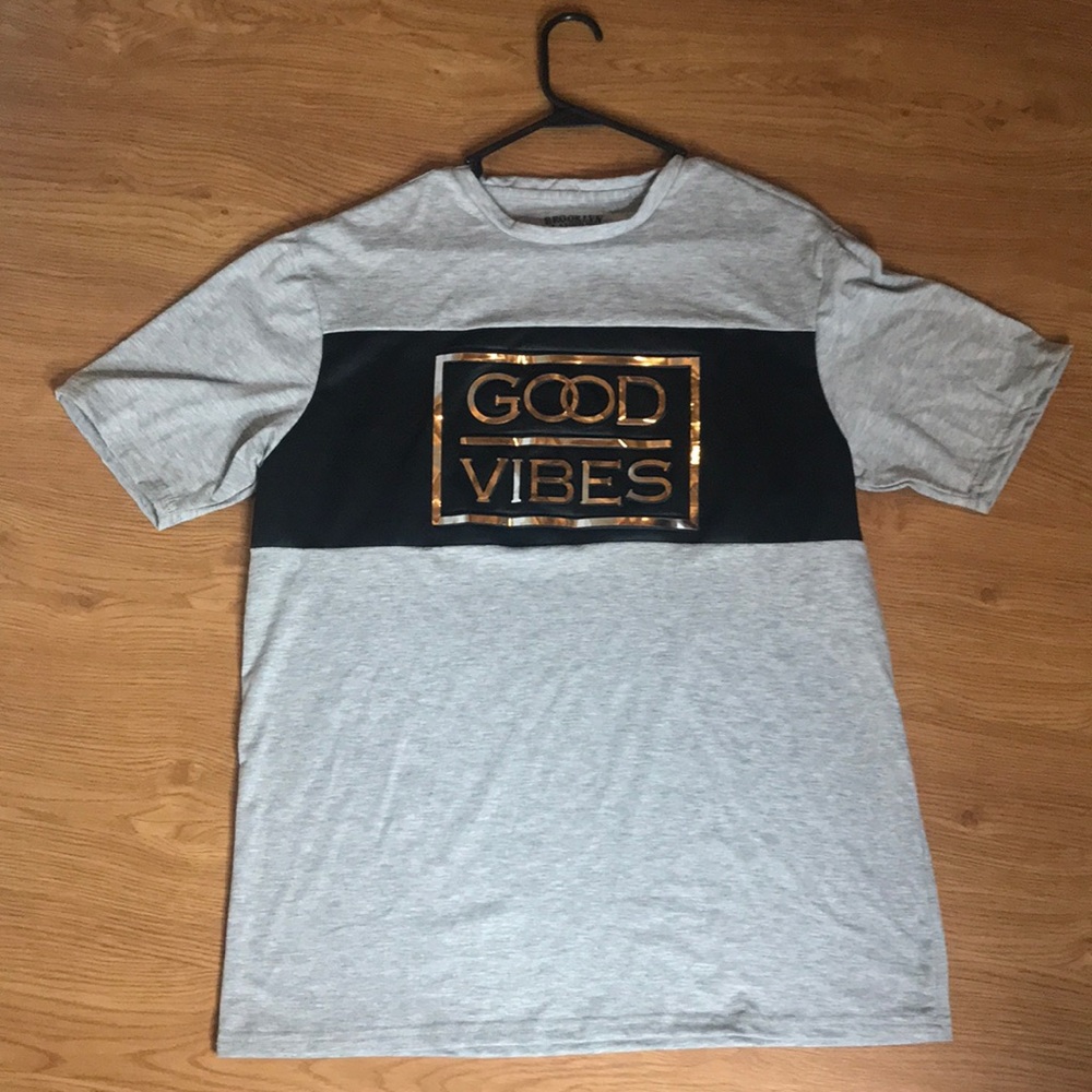 Gray Black & Silver Good Vibes Graphic Tee Size L - Picture 1 of 4